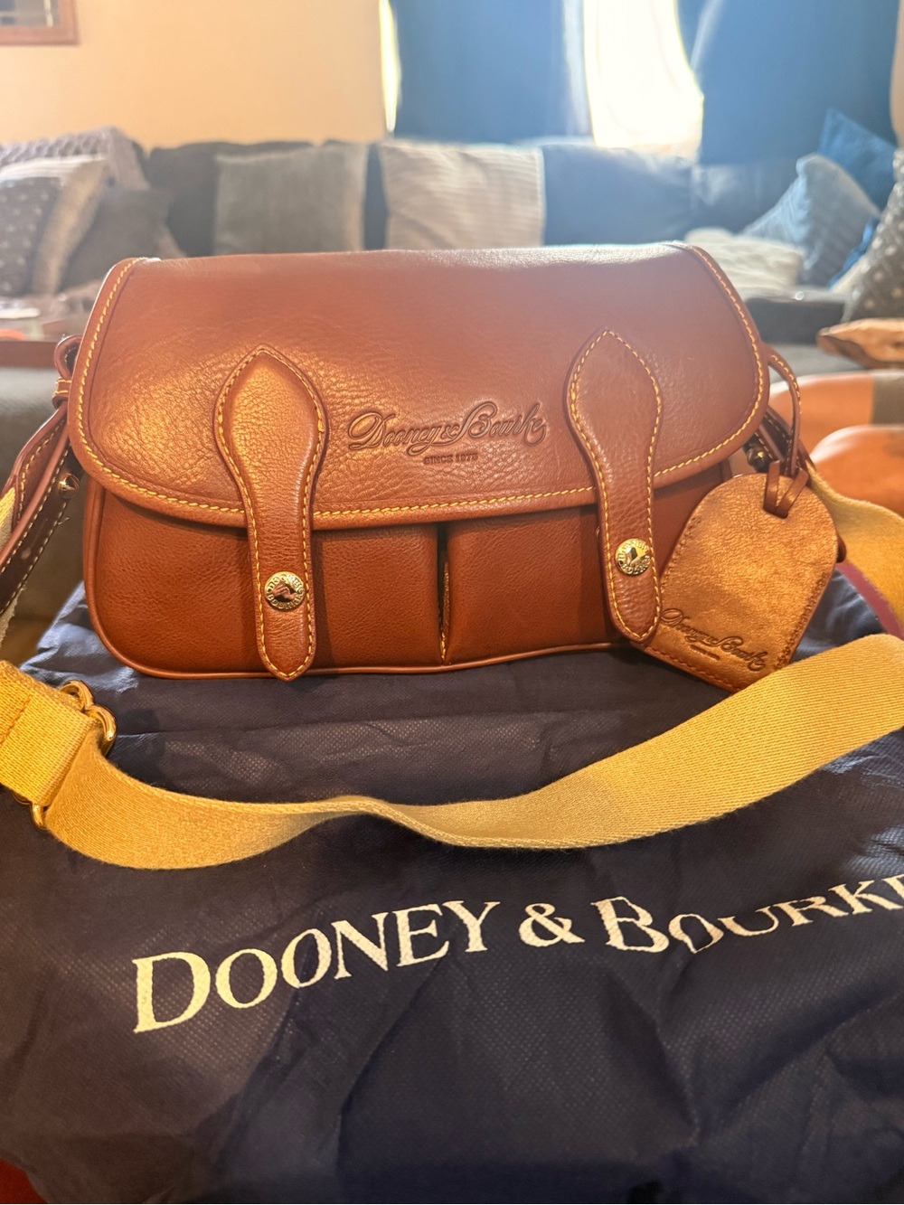 Dooney & Bourke Florentine ELLIE crossbody chestnut. EUC